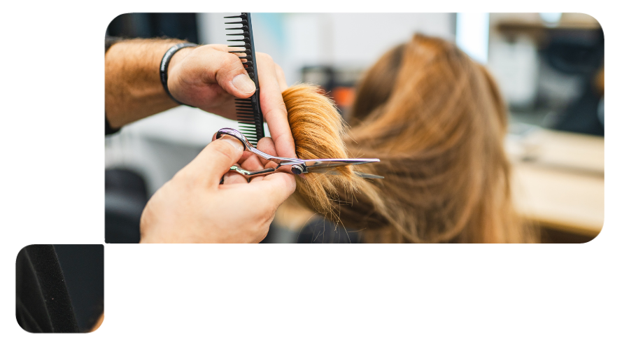 imagem de cabeleleiro cortando o cabelo feminino