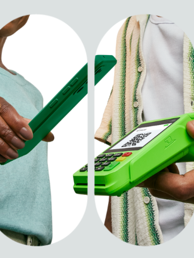 homem segurando maquininha de cartão exibindo código qr code no visor e cliente mulher pagando com o celular